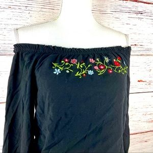 Candie’s Vintage Black Off-Shoulder Embroidered Peasant Top  Size M